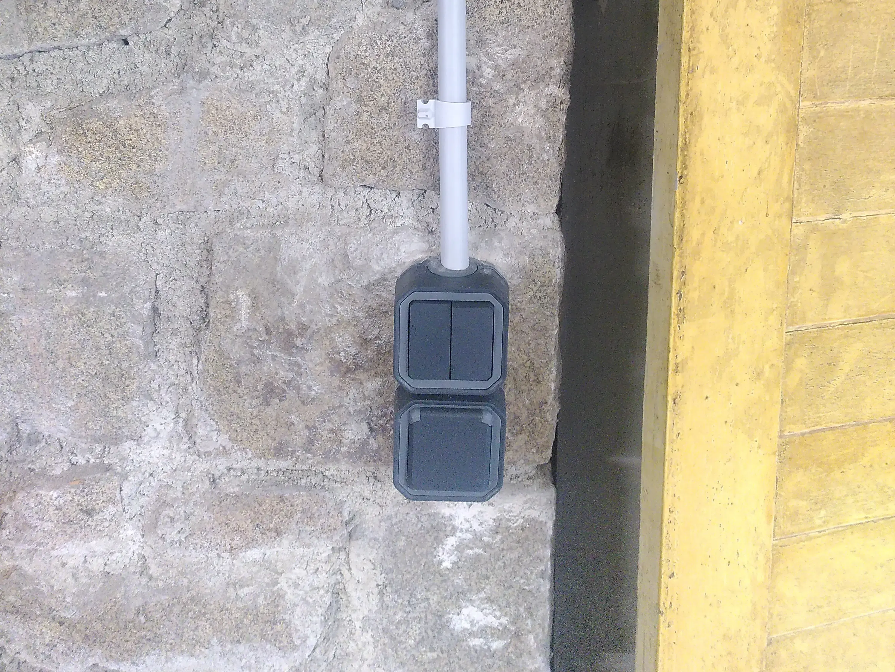 Installation d’un interrupteur dans un garage